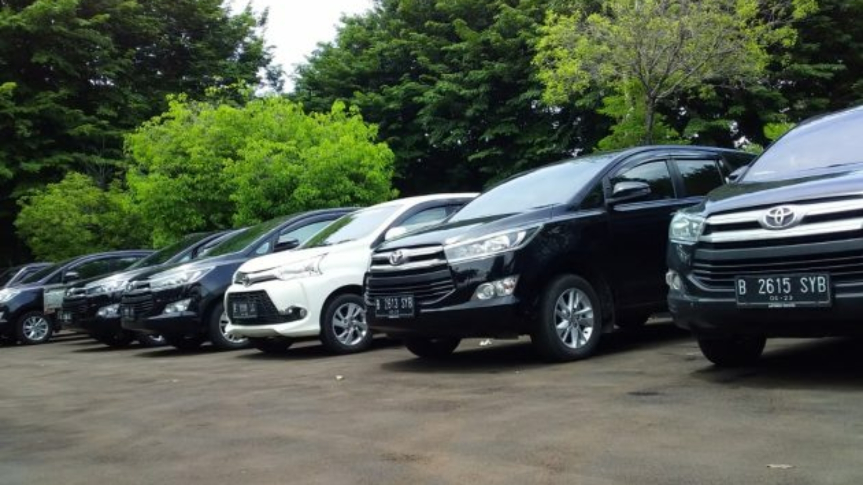 Rental Mobil Jakarta Barat Dengan Supir Profesional